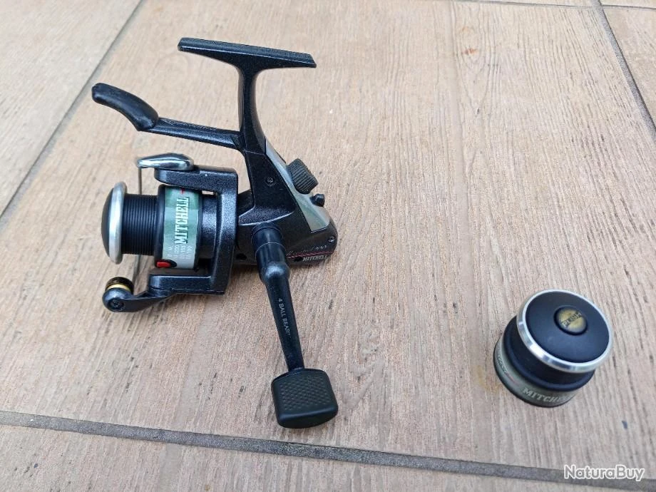 MOULINET MITCHELL FULL COTROL 200 . DEUX BOBINES . PARFAIT ETAT . 1 MOULINET MITCHELL FULL COTROL 200 . DEUX BOBINES . PARFAIT ETAT .