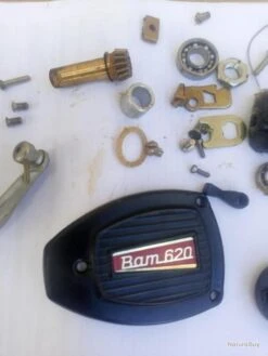 LOT IMPORTANT DE PIECES POUR MOULINET BAM 620 . ( PIECES NEUVES ) -Pêche Expert 00004 LOT IMPORTANT DE PIECES POUR MOULINET BAM 620 . PIECES NEUVES