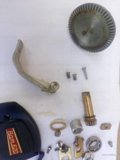 LOT IMPORTANT DE PIECES POUR MOULINET BAM 620 . ( PIECES NEUVES ) -Pêche Expert 00005 LOT IMPORTANT DE PIECES POUR MOULINET BAM 620 . PIECES NEUVES