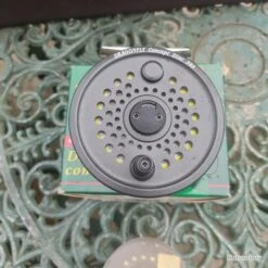 Dam Lot De Moulinets Et Cannes Pro Pour Pêche à La Mouche Et Matériel 13 Dam Lot De Moulinets Et Cannes Pro Pour Pêche à La Mouche Et Matériel -Pêche Expert 00015 Lot de moulinets et cannes pro pour peche a la mouche et materiel