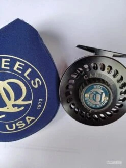 Moulinet Mouche ROSS CANYON N°1 (made In USA).Jamais Servi. Noir Anodisé. Large Arbor. Soie 0 à 3. 15 Moulinet Mouche ROSS CANYON N°1 (made In USA).Jamais Servi. Noir Anodisé. Large Arbor. Soie 0 à 3. -Pêche Expert 00031 Moulinet mouche ROSS CANYON N 1 made in USA .Jamais servi. Noir anodise. Large arbor. Soie 0 a 3