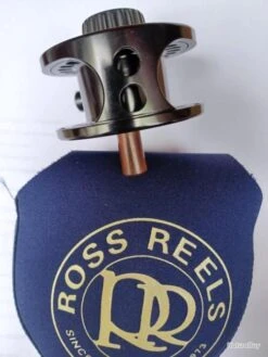 Moulinet Mouche ROSS CANYON N°1 (made In USA).Jamais Servi. Noir Anodisé. Large Arbor. Soie 0 à 3. 16 Moulinet Mouche ROSS CANYON N°1 (made In USA).Jamais Servi. Noir Anodisé. Large Arbor. Soie 0 à 3. -Pêche Expert 00032 Moulinet mouche ROSS CANYON N 1 made in USA .Jamais servi. Noir anodise. Large arbor. Soie 0 a 3