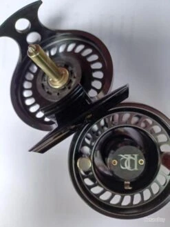 Moulinet Mouche ROSS CANYON N°1 (made In USA).Jamais Servi. Noir Anodisé. Large Arbor. Soie 0 à 3. 21 Moulinet Mouche ROSS CANYON N°1 (made In USA).Jamais Servi. Noir Anodisé. Large Arbor. Soie 0 à 3. -Pêche Expert 00037 Moulinet mouche ROSS CANYON N 1 made in USA .Jamais servi. Noir anodise. Large arbor. Soie 0 a 3